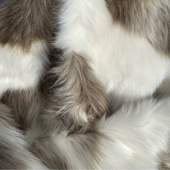 WHBM Faux Fur Vest - Picture 10 of 12